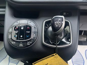 Toyota Noah 1.8 Hybrid 7 Seater