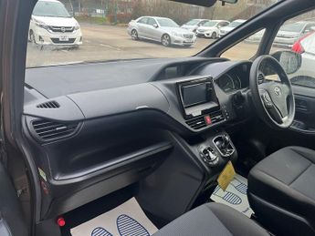 Toyota Noah 1.8 Hybrid 7 Seater
