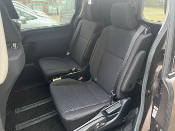 Toyota Noah 1.8 Hybrid 7 Seater