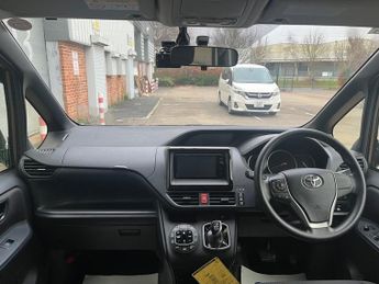 Toyota Noah 1.8 Hybrid 7 Seater