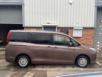 Toyota Noah 1.8 Hybrid 7 Seater