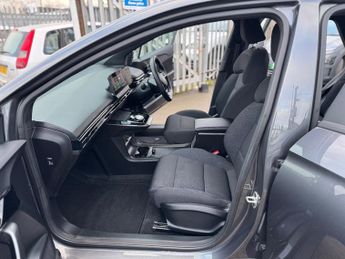 MG MG 4 64kWh SE Long Range Hatchback 5dr Electric Auto (203 ps)