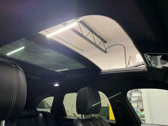 Land Rover Range Rover Velar 2.0 D240 R-Dynamic SE Auto 4WD Euro 6 (s/s) 5dr