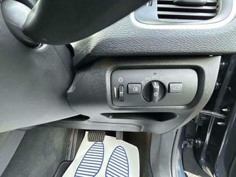 Volvo V40 1.5 T2 GPF Momentum Nav Plus Auto Euro 6 (s/s) 5dr