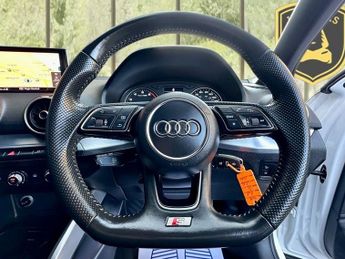 Audi Q2 TFSI S LINE