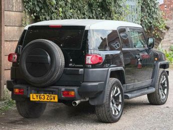 Toyota FJ Cruiser 4.0 V6 4X4 AUTO. RIGHT HAND DRIVE 5dr