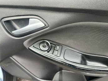 Ford Focus 1.6 Zetec Powershift Euro 5 5dr