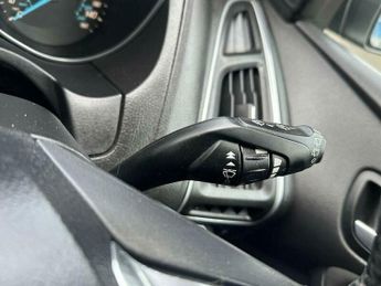 Ford Focus 1.6 Zetec Powershift Euro 5 5dr