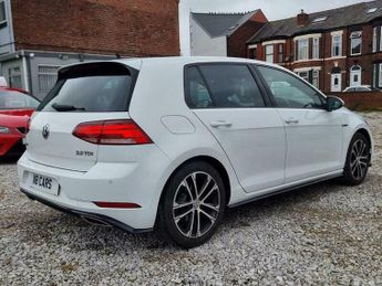 Volkswagen Golf 2.0 TDI BlueMotion Tech R-Line Hatchback 5dr Diesel DSG Euro 6 (