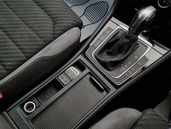 Volkswagen Golf 2.0 TDI BlueMotion Tech R-Line Hatchback 5dr Diesel DSG Euro 6 (