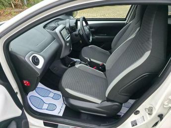 Toyota AYGO 1.0 VVT-i x-plore x-shift Euro 6 5dr