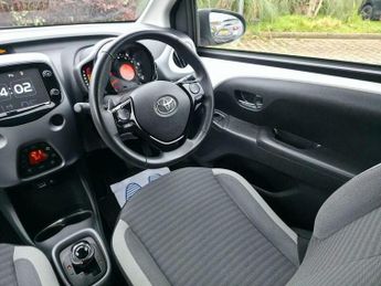 Toyota AYGO 1.0 VVT-i x-plore x-shift Euro 6 5dr