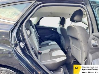 Ford Focus 1.6 Zetec Hatchback 5dr Petrol Powershift Euro 5 (125 ps)