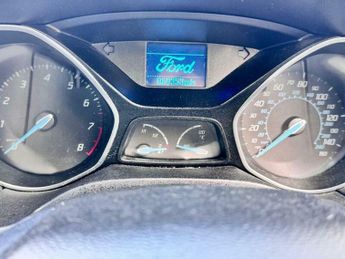 Ford Focus 1.6 Zetec Hatchback 5dr Petrol Powershift Euro 5 (125 ps)