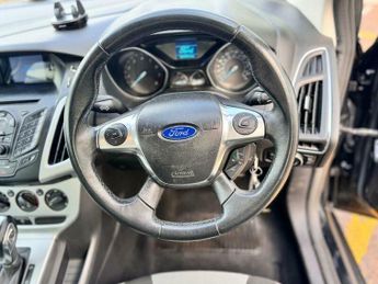 Ford Focus 1.6 Zetec Hatchback 5dr Petrol Powershift Euro 5 (125 ps)