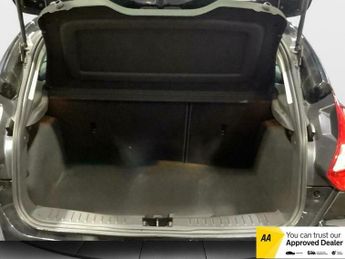 Ford Focus 1.6 Zetec Hatchback 5dr Petrol Powershift Euro 5 (125 ps)