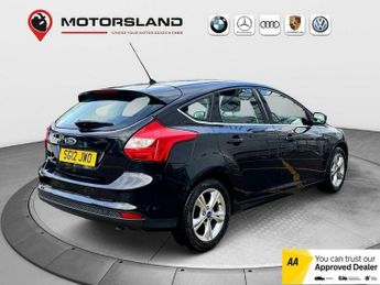 Ford Focus 1.6 Zetec Hatchback 5dr Petrol Powershift Euro 5 (125 ps)