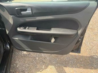 Ford Focus 1.6 Sport 5dr