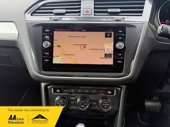 Volkswagen Tiguan SE NAVIGATION TDI DSG