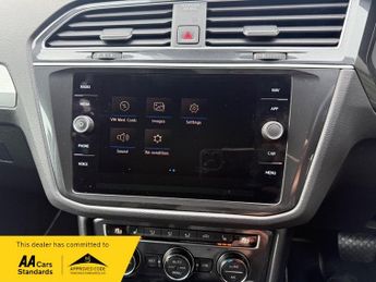 Volkswagen Tiguan SE NAVIGATION TDI DSG