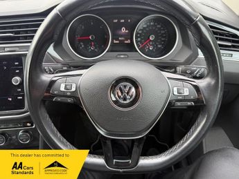 Volkswagen Tiguan SE NAVIGATION TDI DSG
