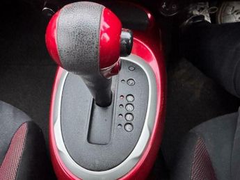 Nissan Juke 1.6 Acenta Premium SUV 5dr Petrol XTRON Euro 5 (117 ps)