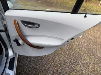 BMW 1 SERIES 118i SE