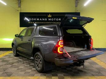 Toyota Hilux 2.8 D-4D Invincible X Auto 4WD Euro 6 (s/s) 4dr
