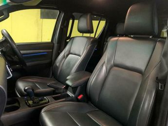 Toyota Hilux 2.8 D-4D Invincible X Auto 4WD Euro 6 (s/s) 4dr