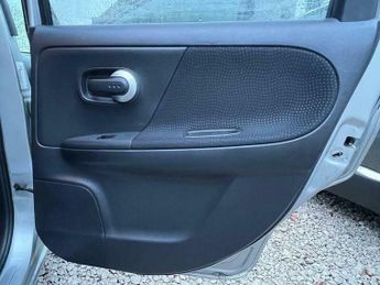 Nissan Note 1.6 16V Tekna Auto Euro 5 5dr