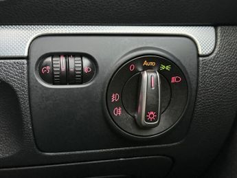 Volkswagen Eos 2.0 TDI BlueMotion Tech Exclusive Cabriolet 2dr Diesel DSG Euro 