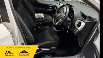 Toyota Yaris 1.5 VVT-h T4 Hatchback 5dr Petrol Hybrid CVT Euro 5 (101 ps)