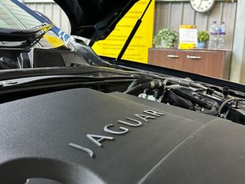 Jaguar XF 3.0d V6 Premium Luxury Saloon 4dr Diesel Auto Euro 5 (240 ps)