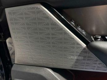 Land Rover Range Rover Velar 3.0 Range Rover Velar R-Dynamic HSE D300 Auto 4WD 5dr