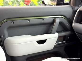 Land Rover Defender 3.0 X-DYNAMIC HSE [HUGE SPEC