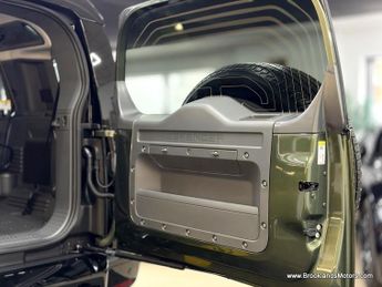 Land Rover Defender 3.0 X-DYNAMIC HSE [HUGE SPEC'D DEFENDER]