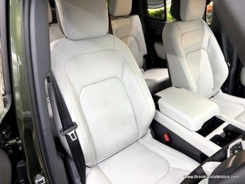 Land Rover Defender 3.0 X-DYNAMIC HSE [HUGE SPEC