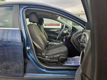 Vauxhall Insignia 2.0 CDTi Design Sports Tourer Auto Euro 5 5dr