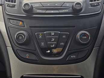 Vauxhall Insignia 2.0 CDTi Design Sports Tourer Auto Euro 5 5dr