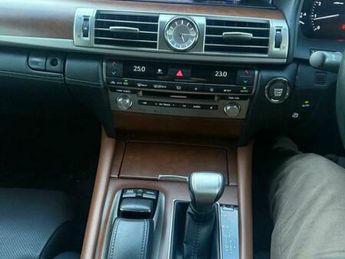 Lexus LS 4.6 460 V8 Luxury Auto Euro 6 4dr