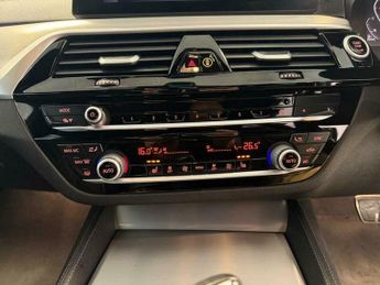 BMW 5 SERIES 2.0 520d MHT M Sport Auto xDrive Euro 6 (s/s) 4dr