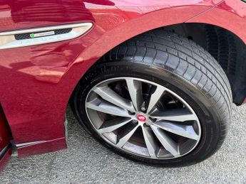 Jaguar F-Pace 2.0 D180 R-Sport SUV 5dr Diesel Auto AWD Euro 6 (s/s) (180 ps)
