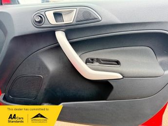 Ford Fiesta 1.4 Zetec Hatchback 5dr Petrol Automatic (154 g/km, 94 bhp)