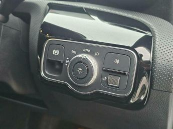 Mercedes-Benz A Class 1.3 A180 AMG Line 7G-DCT Euro 6 (s/s) 5dr