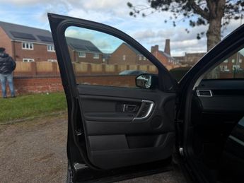 Land Rover Discovery Sport TD4 HSE BLACK