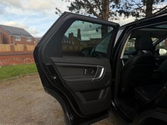 Land Rover Discovery Sport TD4 HSE BLACK