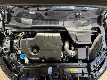 Land Rover Discovery Sport TD4 HSE BLACK
