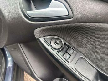 Ford Focus 1.6 Zetec Powershift Euro 5 5dr