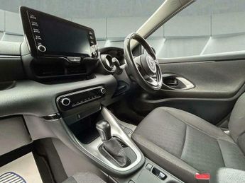 Toyota Yaris 1.5 VVT-h Design E-CVT Euro 6 (s/s) 5dr