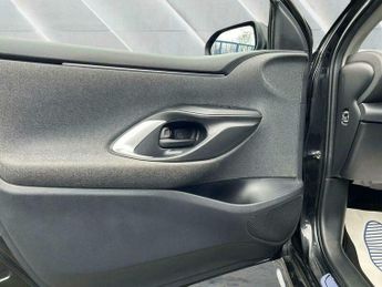 Toyota Yaris 1.5 VVT-h Design E-CVT Euro 6 (s/s) 5dr